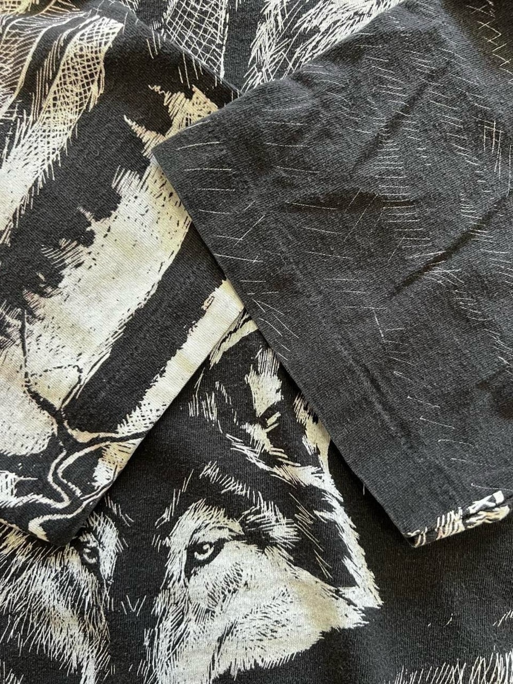 Men's Vintage 90s Graphic Tee XL Single Stitch Wolves In Forest Cabincore USA - Picture 3 of 7